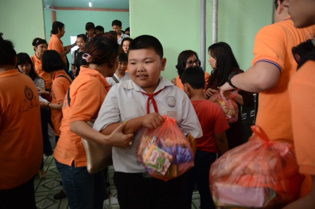 Quỹ Đạo Phật Ngày Nay: Khánh thành “Nhịp Cầu Yêu Thương 5” và trao tặng “Quà Tết Yêu Thương 2016” (C59)