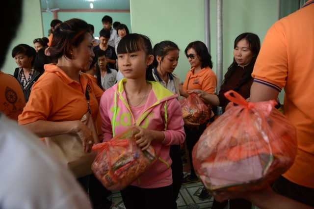 Quỹ Đạo Phật Ngày Nay: Khánh thành “Nhịp Cầu Yêu Thương 5” và trao tặng “Quà Tết Yêu Thương 2016” (C59)