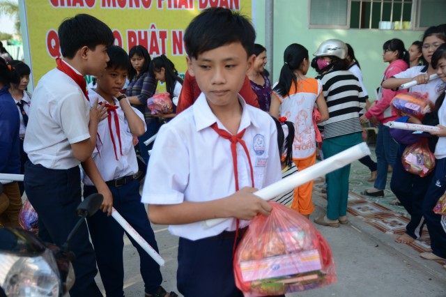 Quỹ Đạo Phật Ngày Nay: Khánh thành “Nhịp Cầu Yêu Thương 5” và trao tặng “Quà Tết Yêu Thương 2016” (C59)