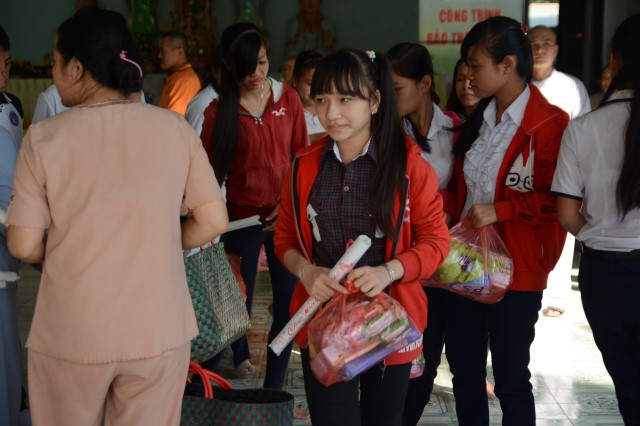 Quỹ Đạo Phật Ngày Nay: Khánh thành “Nhịp Cầu Yêu Thương 5” và trao tặng “Quà Tết Yêu Thương 2016” (C59)