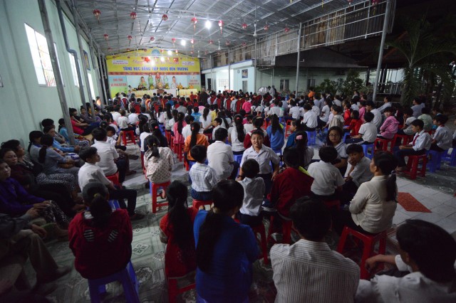 Quỹ Đạo Phật Ngày Nay: Khánh thành “Nhịp Cầu Yêu Thương 5” và trao tặng “Quà Tết Yêu Thương 2016” (C59)