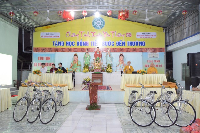 Quỹ Đạo Phật Ngày Nay: Khánh thành “Nhịp Cầu Yêu Thương 5” và trao tặng “Quà Tết Yêu Thương 2016” (C59)