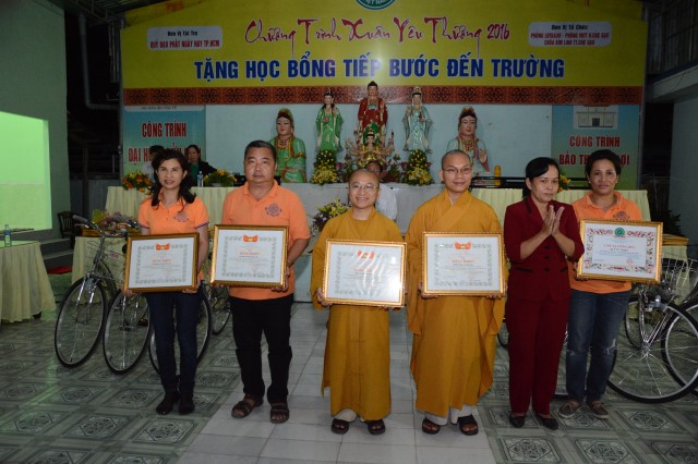 Quỹ Đạo Phật Ngày Nay: Khánh thành “Nhịp Cầu Yêu Thương 5” và trao tặng “Quà Tết Yêu Thương 2016” (C59)