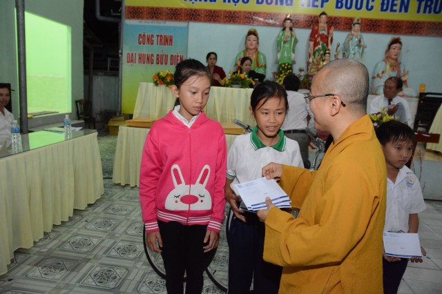 Quỹ Đạo Phật Ngày Nay: Khánh thành “Nhịp Cầu Yêu Thương 5” và trao tặng “Quà Tết Yêu Thương 2016” (C59)