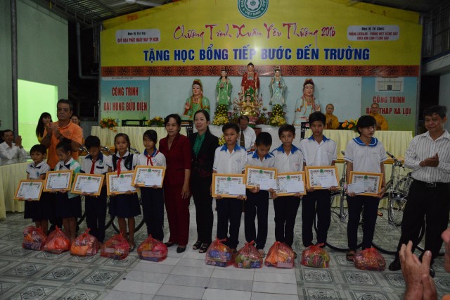 Quỹ Đạo Phật Ngày Nay: Khánh thành “Nhịp Cầu Yêu Thương 5” và trao tặng “Quà Tết Yêu Thương 2016” (C59)