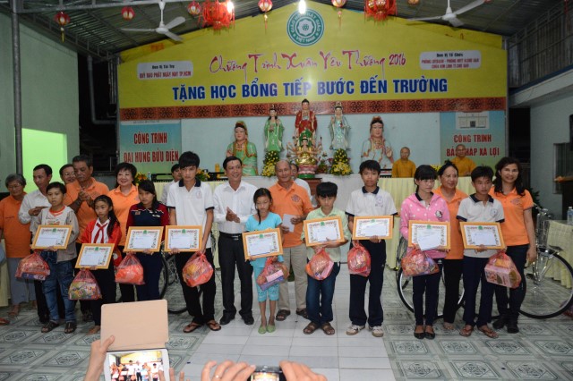 Quỹ Đạo Phật Ngày Nay: Khánh thành “Nhịp Cầu Yêu Thương 5” và trao tặng “Quà Tết Yêu Thương 2016” (C59)