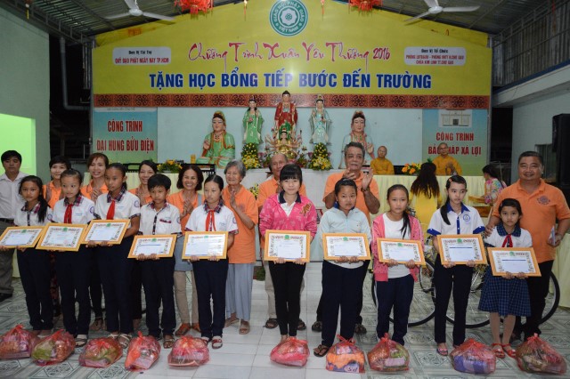 Quỹ Đạo Phật Ngày Nay: Khánh thành “Nhịp Cầu Yêu Thương 5” và trao tặng “Quà Tết Yêu Thương 2016” (C59)