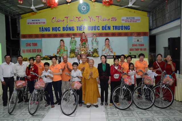 Quỹ Đạo Phật Ngày Nay: Khánh thành “Nhịp Cầu Yêu Thương 5” và trao tặng “Quà Tết Yêu Thương 2016” (C59)