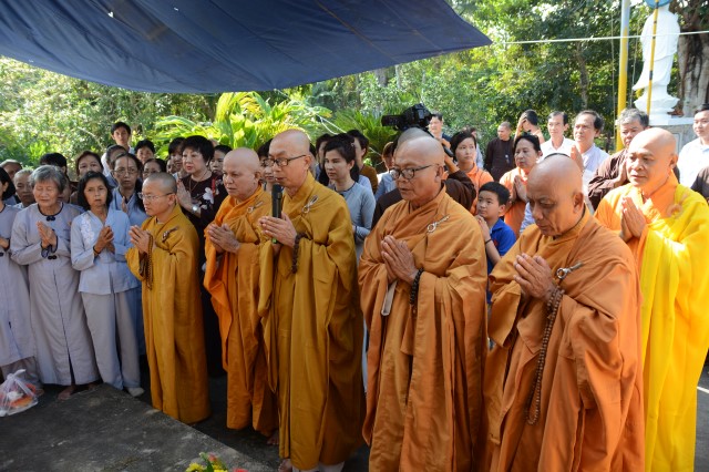 Quỹ Đạo Phật Ngày Nay: Khánh thành “Nhịp Cầu Yêu Thương 5” và trao tặng “Quà Tết Yêu Thương 2016” (C59)