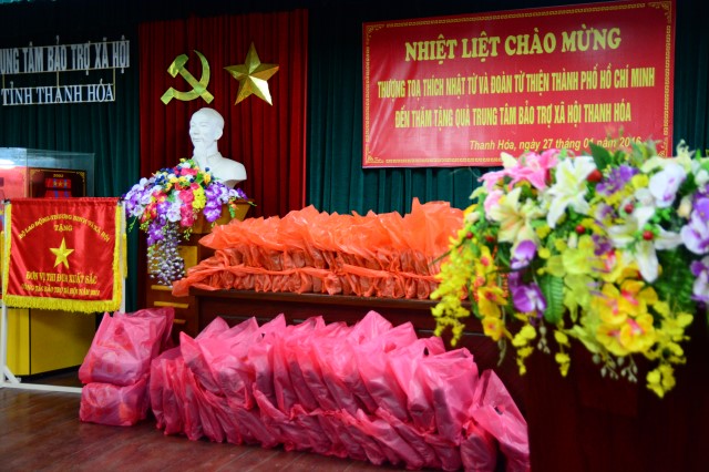 Quỹ Đạo Phật Ngày Nay: Trao tặng quà tết tại Hà Tĩnh và Thanh Hóa