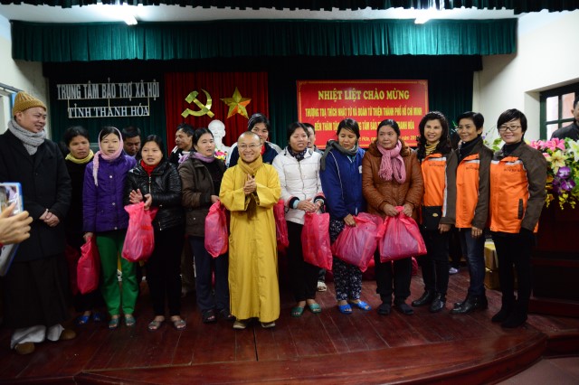 Quỹ Đạo Phật Ngày Nay: Trao tặng quà tết tại Hà Tĩnh và Thanh Hóa