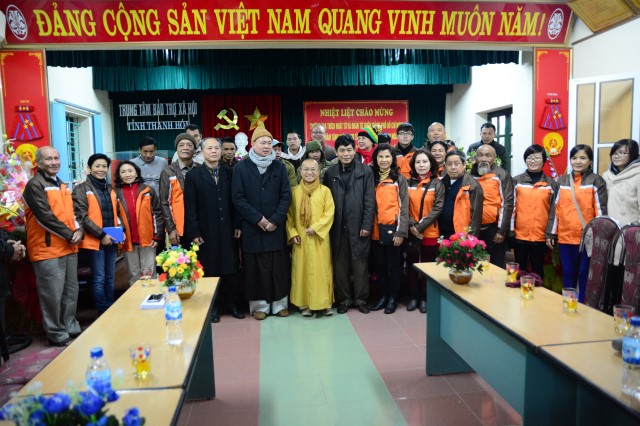 Quỹ Đạo Phật Ngày Nay: Trao tặng quà tết tại Hà Tĩnh và Thanh Hóa