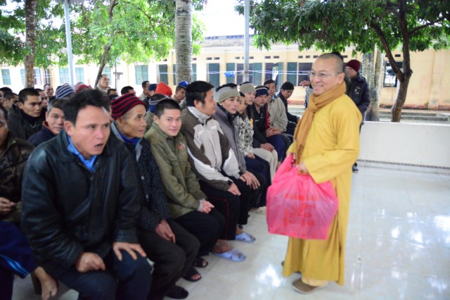 Quỹ Đạo Phật Ngày Nay: Trao tặng quà tết tại Hà Tĩnh và Thanh Hóa