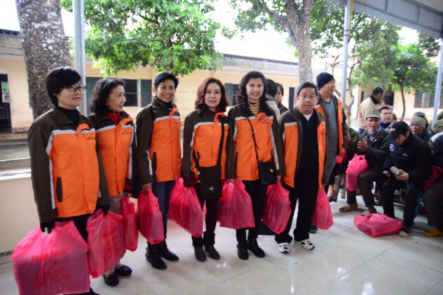 Quỹ Đạo Phật Ngày Nay: Trao tặng quà tết tại Hà Tĩnh và Thanh Hóa