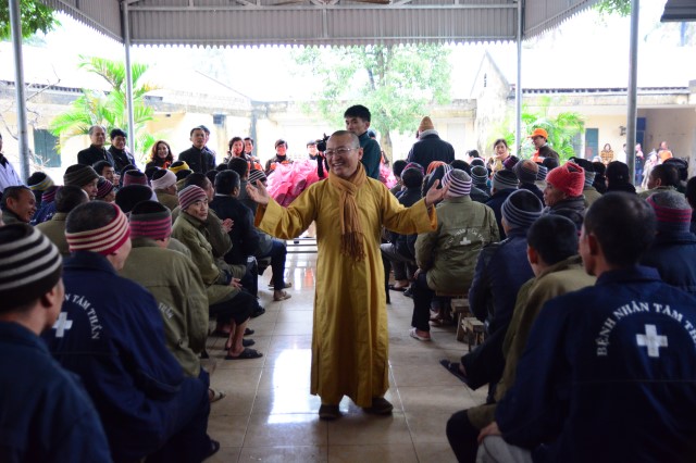 Quỹ Đạo Phật Ngày Nay: Trao tặng quà tết tại Hà Tĩnh và Thanh Hóa