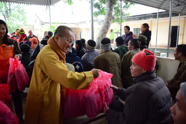 Quỹ Đạo Phật Ngày Nay: Trao tặng quà tết tại Hà Tĩnh và Thanh Hóa