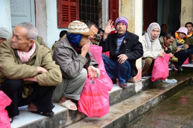 Quỹ Đạo Phật Ngày Nay: Trao tặng quà tết tại Hà Tĩnh và Thanh Hóa