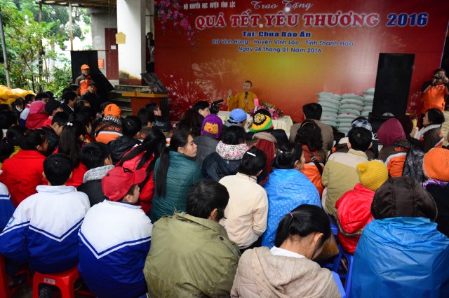 Quỹ Đạo Phật Ngày Nay: Trao tặng quà tết tại Hà Tĩnh và Thanh Hóa
