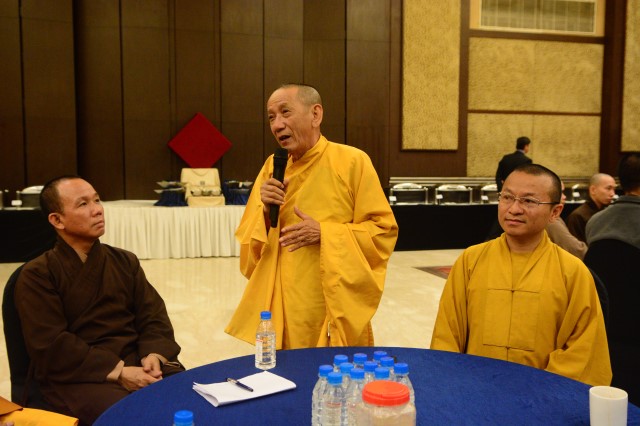 Quỹ Đạo Phật Ngày Nay cúng dường cho trên 126 Tăng Ni đang du học tại Ấn Độ
