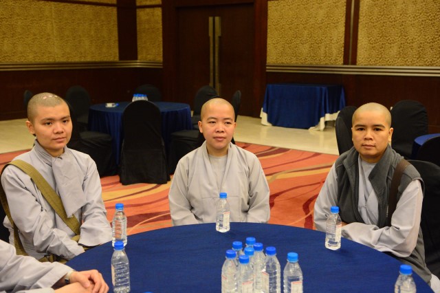Quỹ Đạo Phật Ngày Nay cúng dường cho trên 126 Tăng Ni đang du học tại Ấn Độ