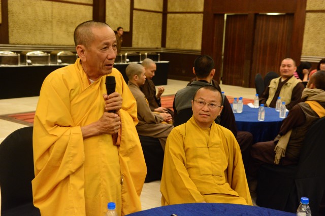 Quỹ Đạo Phật Ngày Nay cúng dường cho trên 126 Tăng Ni đang du học tại Ấn Độ
