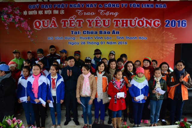 Quỹ Đạo Phật Ngày Nay: Trao tặng quà tết tại Hà Tĩnh và Thanh Hóa