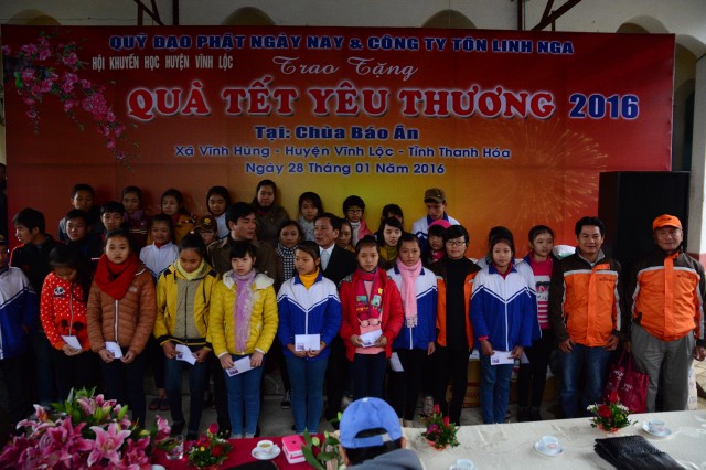 Quỹ Đạo Phật Ngày Nay: Trao tặng quà tết tại Hà Tĩnh và Thanh Hóa
