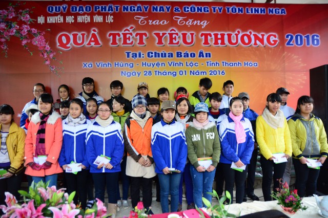 Quỹ Đạo Phật Ngày Nay: Trao tặng quà tết tại Hà Tĩnh và Thanh Hóa