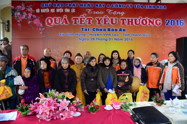 Quỹ Đạo Phật Ngày Nay: Trao tặng quà tết tại Hà Tĩnh và Thanh Hóa