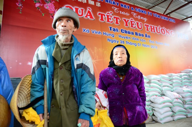 Quỹ Đạo Phật Ngày Nay: Trao tặng quà tết tại Hà Tĩnh và Thanh Hóa