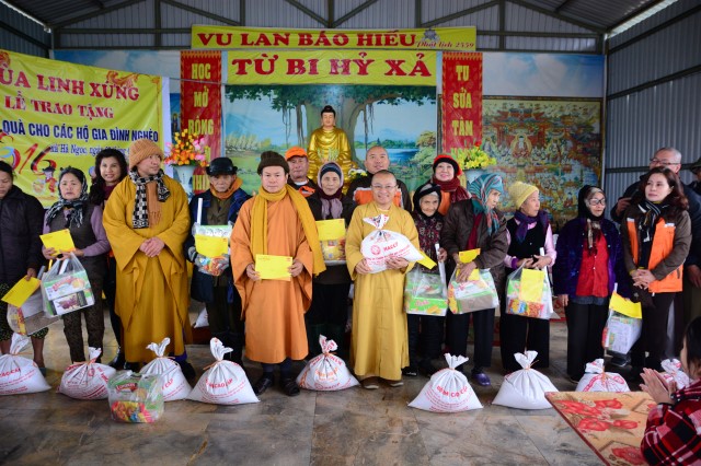 Quỹ Đạo Phật Ngày Nay: Trao tặng quà tết tại Hà Tĩnh và Thanh Hóa