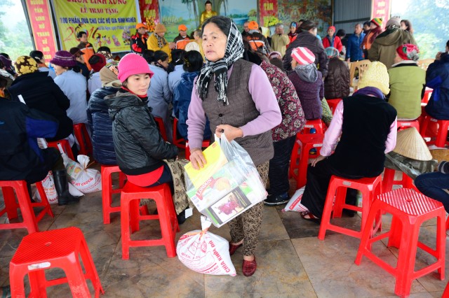Quỹ Đạo Phật Ngày Nay: Trao tặng quà tết tại Hà Tĩnh và Thanh Hóa