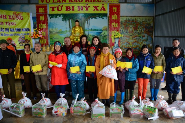 Quỹ Đạo Phật Ngày Nay: Trao tặng quà tết tại Hà Tĩnh và Thanh Hóa