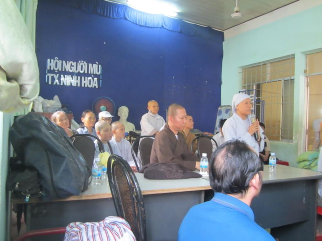 Hạnh phúc là sẻ chia
