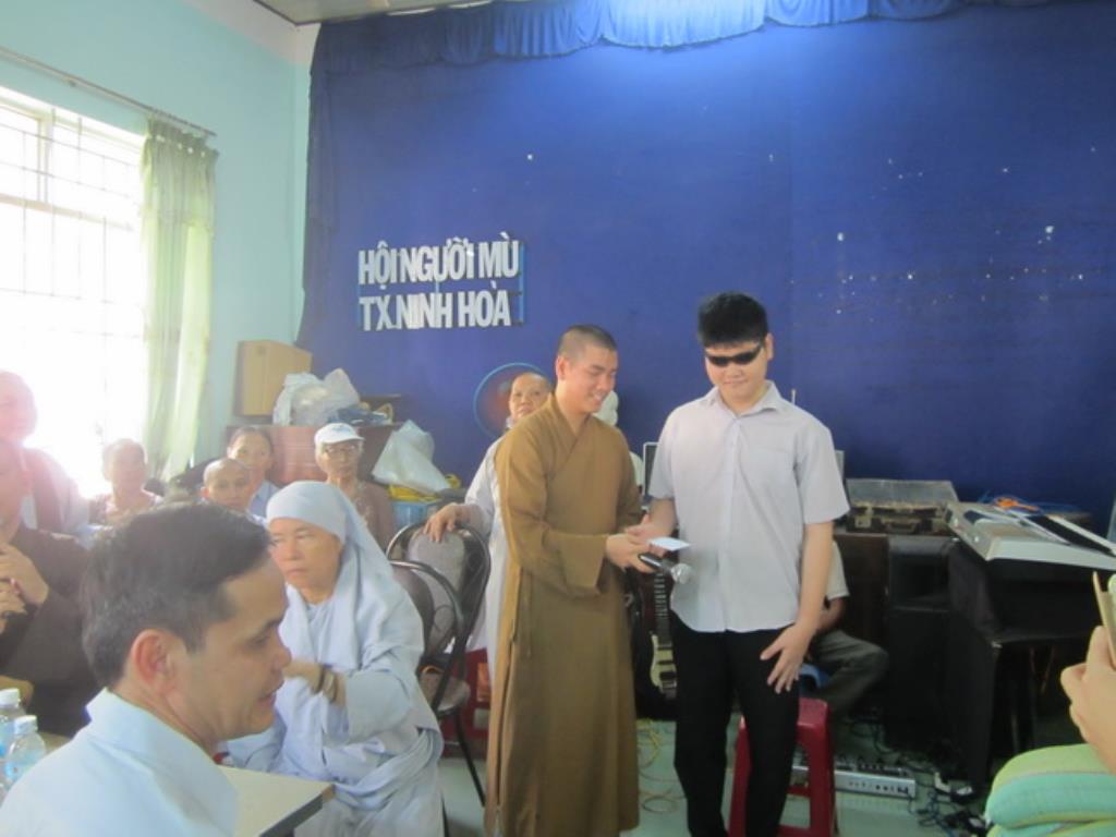 Hạnh phúc là sẻ chia