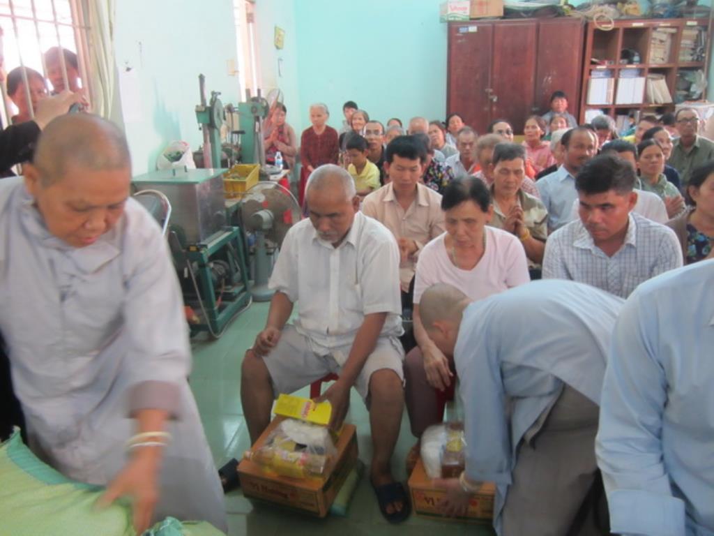 Hạnh phúc là sẻ chia