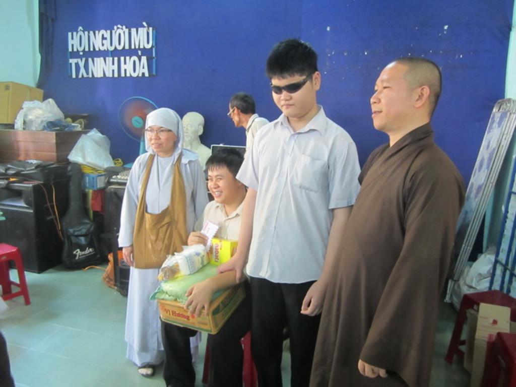 Hạnh phúc là sẻ chia
