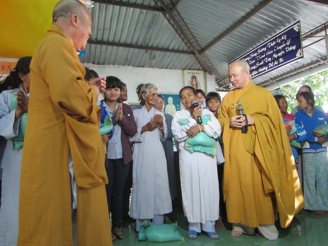 Khánh Hòa: Khóa tu niệm Phật đầu năm ở chùa Linh Sơn Pháp Ấn