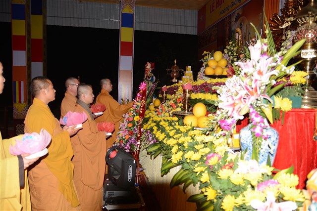 Thanh Hóa: Văn nghệ đêm hoa đăng vía Bồ Tát Quan Âm tại chùa Vĩnh Thái