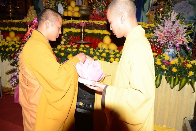 Thanh Hóa: Văn nghệ đêm hoa đăng vía Bồ Tát Quan Âm tại chùa Vĩnh Thái