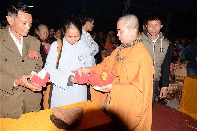 Thanh Hóa: Văn nghệ đêm hoa đăng vía Bồ Tát Quan Âm tại chùa Vĩnh Thái