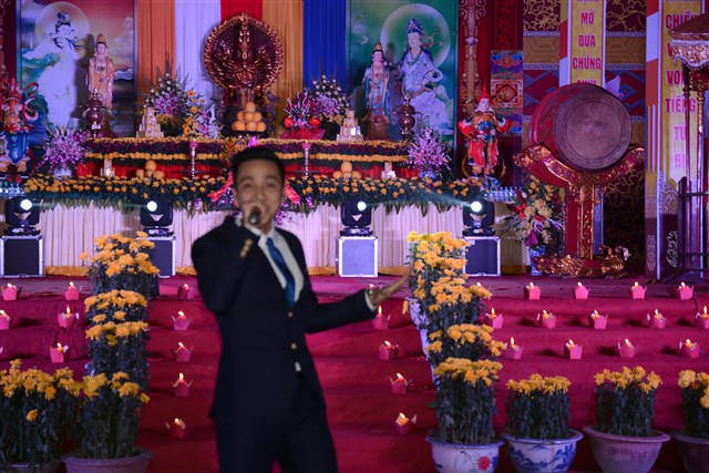 Thanh Hóa: Văn nghệ đêm hoa đăng vía Bồ Tát Quan Âm tại chùa Vĩnh Thái
