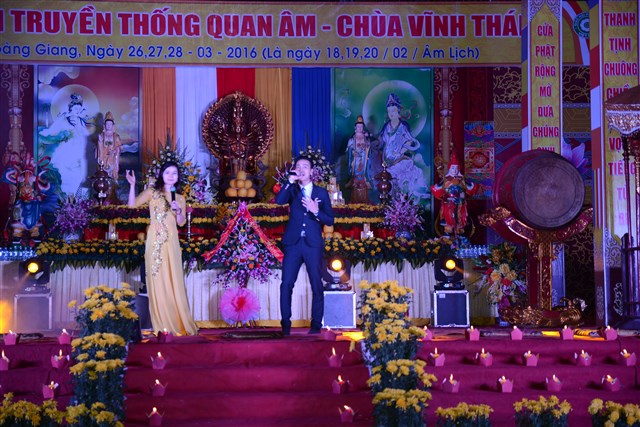 Thanh Hóa: Văn nghệ đêm hoa đăng vía Bồ Tát Quan Âm tại chùa Vĩnh Thái
