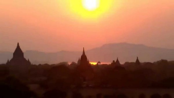 Myanmar: Chùm ảnh Ngôi Cổ tự Shwesantaw đầy quyến rũ khi ánh bình minh tỏa rạng