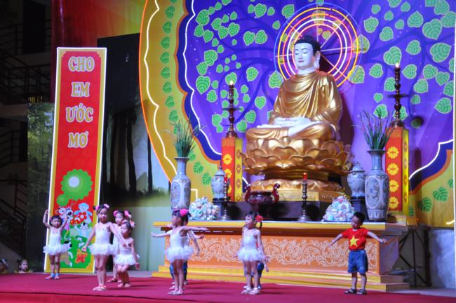 Hà Nội: Đêm văn nghệ mừng ngày Quốc tế thiếu nhi tại chùa Bằng