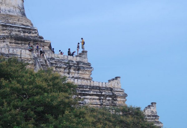Myanmar: Chùm ảnh Ngôi Cổ tự Shwesantaw đầy quyến rũ khi ánh bình minh tỏa rạng
