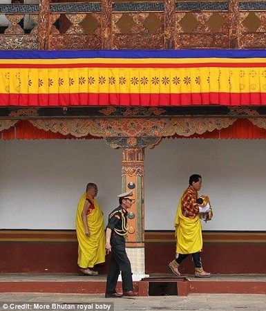 Bhutan: Chùm ảnh lễ Khai tâm đặt tên Hoàng tử theo nghi thức Phật Giáo