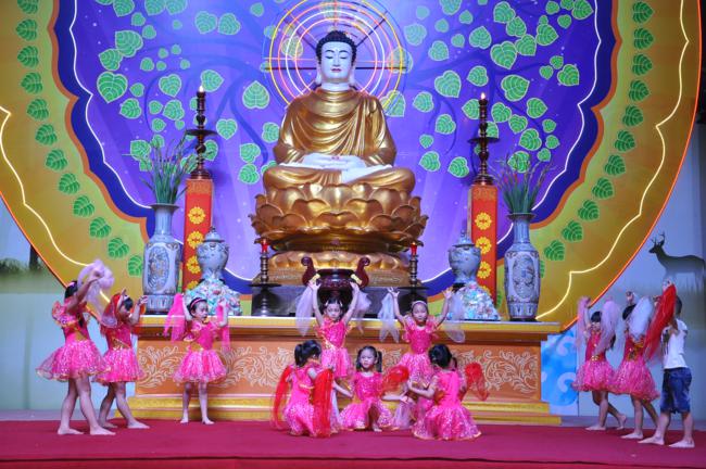 Hà Nội: Đêm văn nghệ mừng ngày Quốc tế thiếu nhi tại chùa Bằng