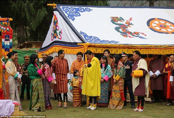 Bhutan: Chùm ảnh lễ Khai tâm đặt tên Hoàng tử theo nghi thức Phật Giáo