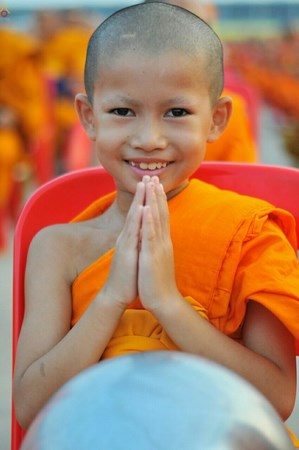 Thái Lan: Chùm ảnh 100 nghìn vị Tăng khất thực tại Tu viện Dhammakaya